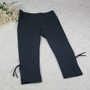 Moving Comfort Cropped Leggings [SIZE SMALL]‎